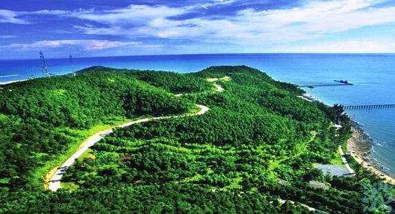 ��������ɭ�ֹ�԰��ͷ��λ�ڱ������������볤3������һ��������������������