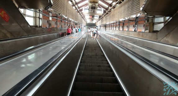 �ʹڴ����������·�ڴ������������·�ں�����վ��������ɫ��֮ͨһ