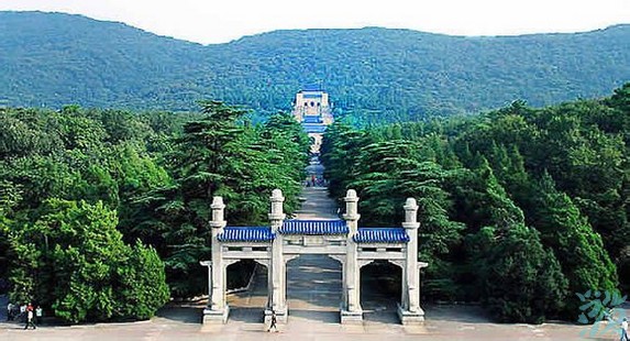 ����AAAAA�������й���������ʷ�ϵĵ�һ����ɽ��